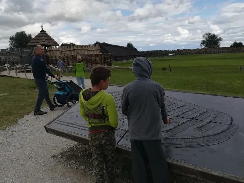 Żnin atrakcje dla dzieci: Rodzinne wyprawy w sercu Pałuk