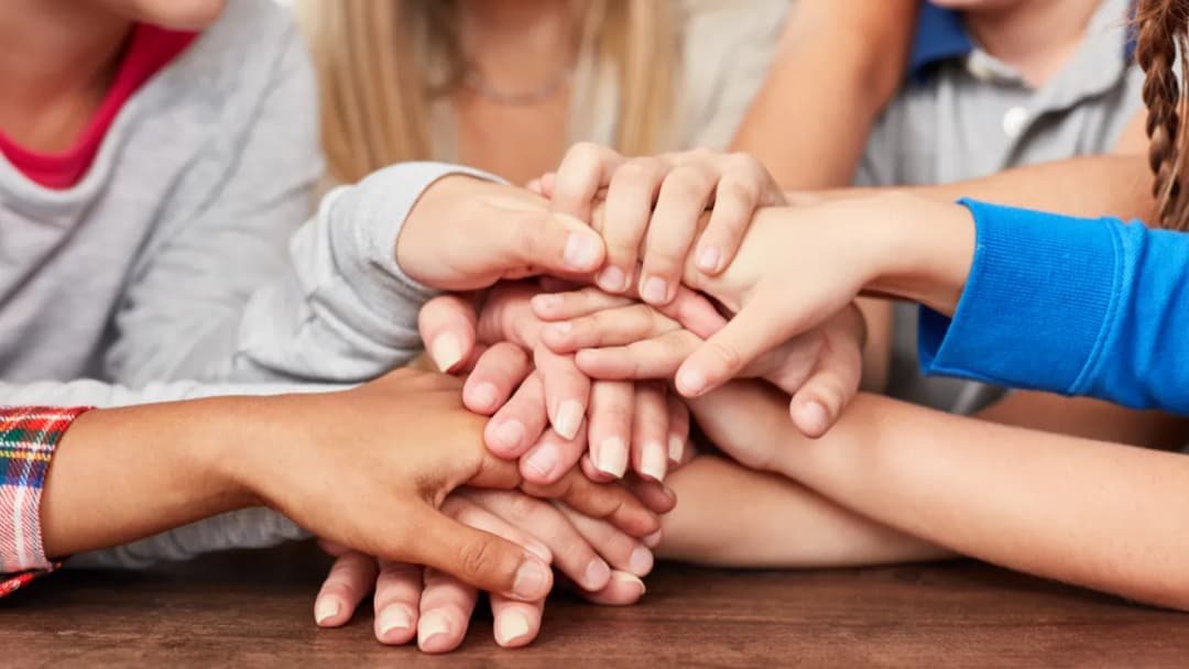 Zabawy integracyjne dla dzieci klas 1-3, które zburzą nudę w grupie